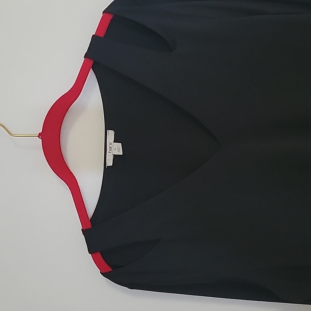 Bar III Black V-Neck Cutout Top XL EUC Like New - Picture 5 of 7